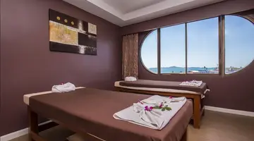 D VAREE JOMTIEN BEACH