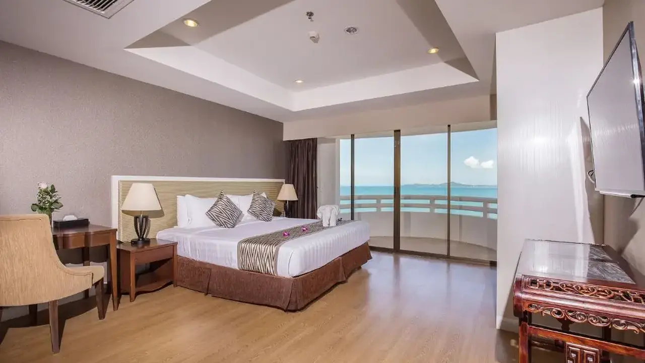D VAREE JOMTIEN BEACH