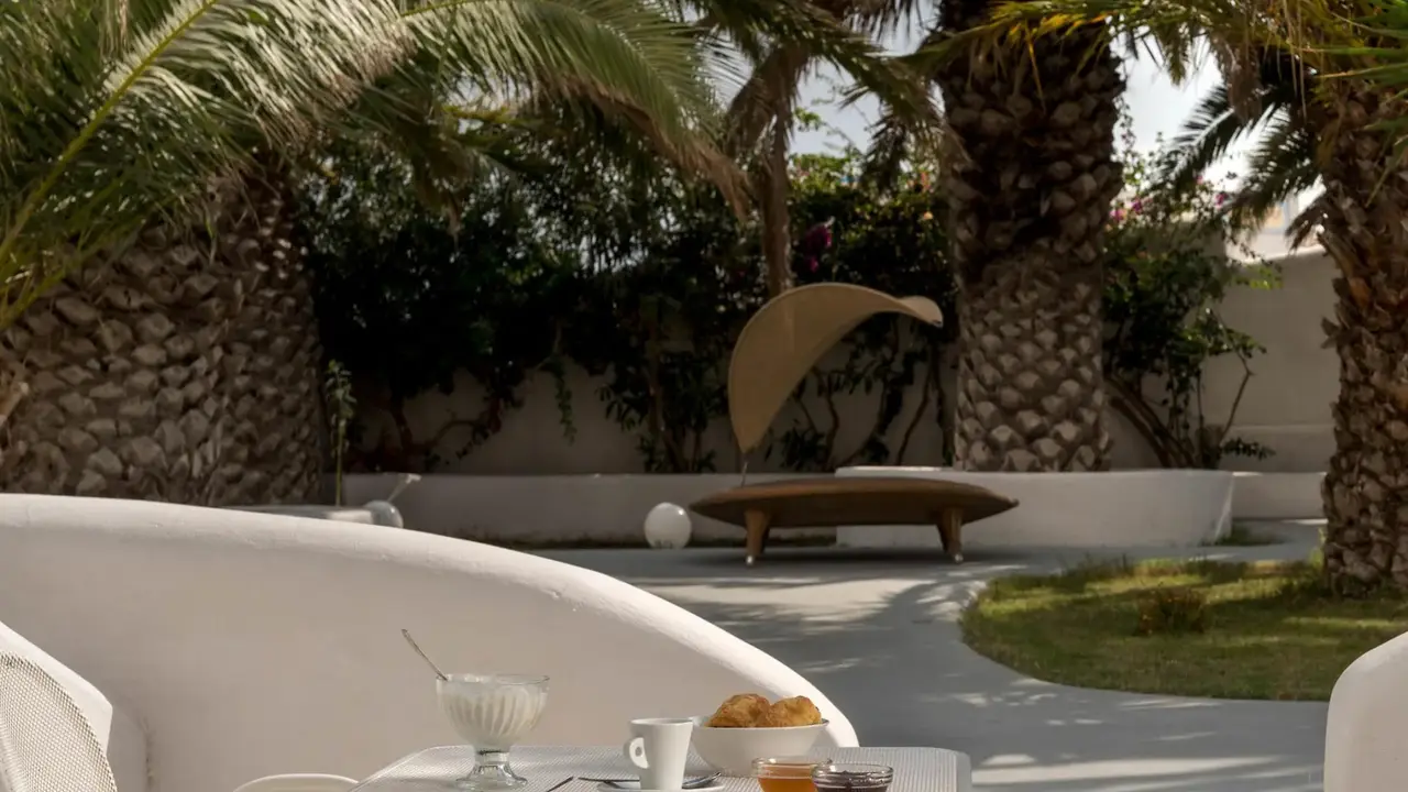 DAEDALUS HOTEL
