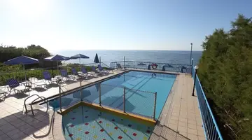 Danaos Beach Apartments