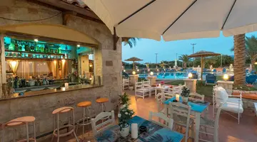 Danelis Apartments