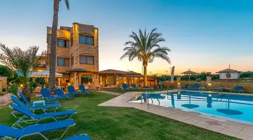 Danelis Apartments
