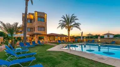 Danelis Apartments