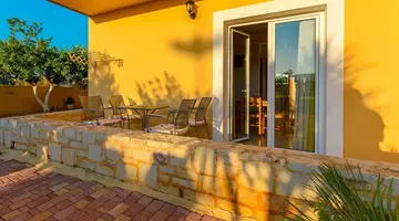 Danelis Apartments