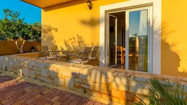 Danelis Apartments