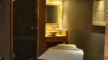 Dark Hill Hotel