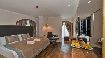 Darkmen Hotel