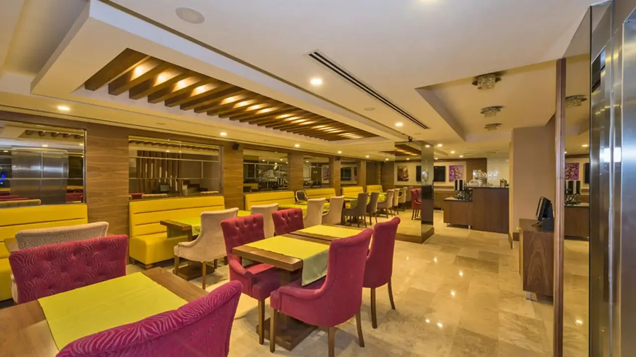 Darkmen Hotel