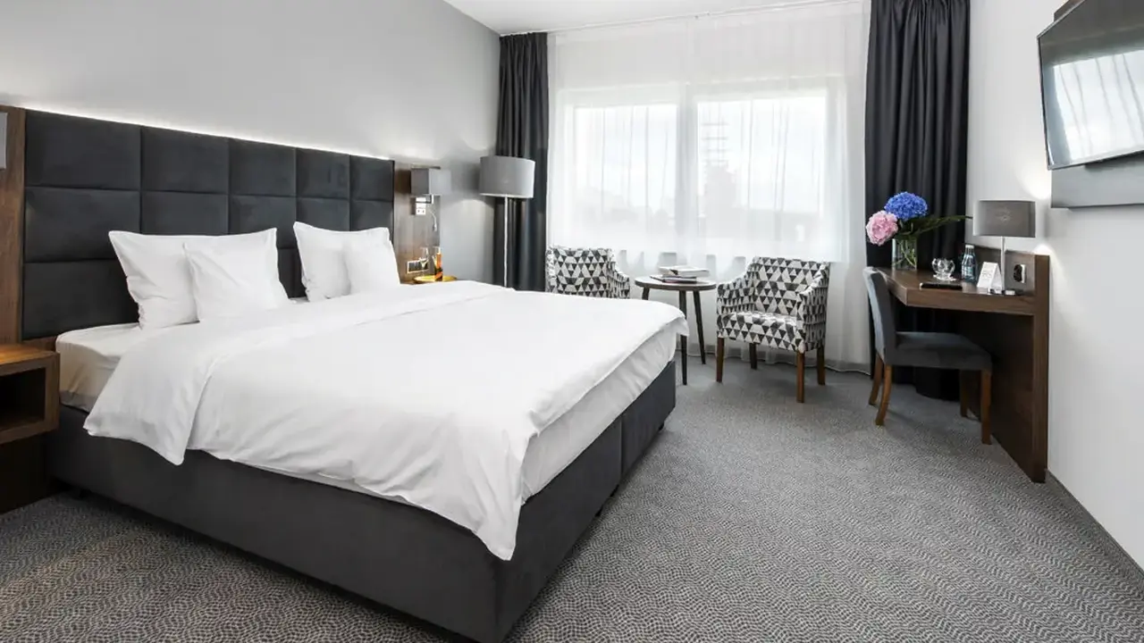 DB Hotel