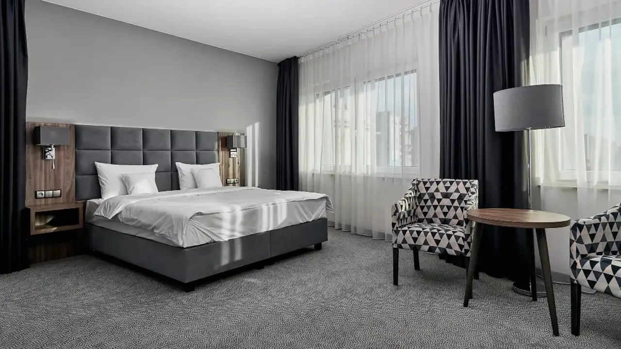 DB Hotel