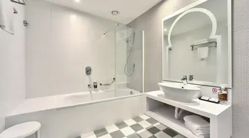 db San Antonio Hotel + Spa
