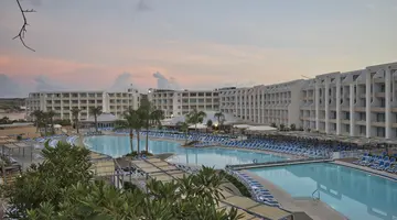 db Seabank Resort + Spa – All Inclusive