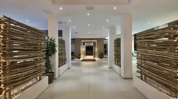 db Seabank Resort + Spa – All Inclusive
