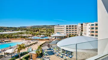 db Seabank Resort & Spa