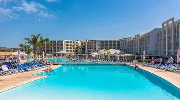 db Seabank Resort & Spa