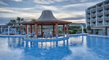 db Seabank Resort + Spa