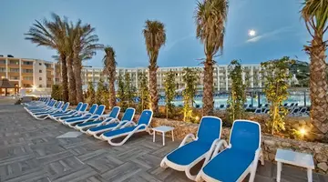 db Seabank Resort + Spa