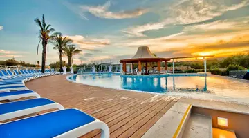 db Seabank Resort & Spa