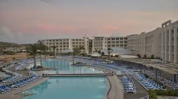 db Seabank Resort & Spa
