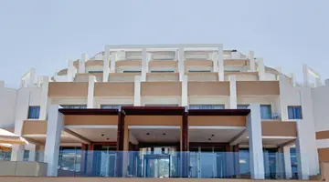 db Seabank Resort & Spa