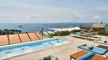 De Bonart Naples, Curio Collection by Hilton