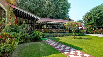 De Mandarin Beach Resort Suites & Villas