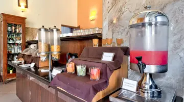 De Mandarin Beach Resort Suites & Villas