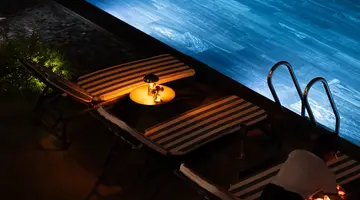 DECEMBER HOTEL