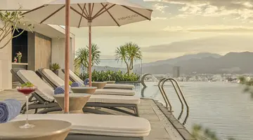 DECEMBER HOTEL