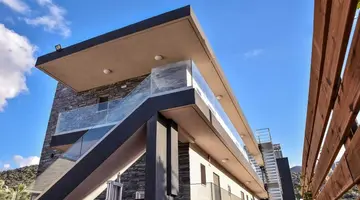 Del Mar Apartments