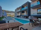 Del Mar Apartments