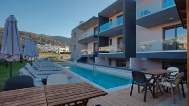 Del Mar Apartments