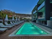 Del Mar Apartments