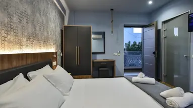 Del Mar Apartments