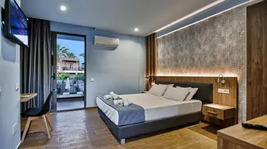 Del Mar Apartments