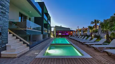 Del Mar Apartments