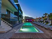 Del Mar Apartments