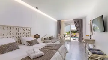 DELFINA TROPIC BEACH