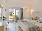 DELFINA TROPIC BEACH