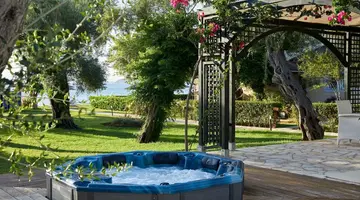 Delfinia Hotel