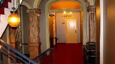 Delphi Art Hotel