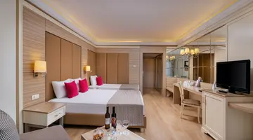 DELPHIN DELUXE RESORT