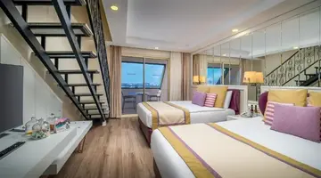 DELPHIN DIVA