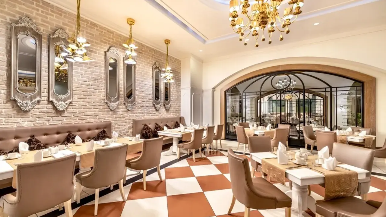 Delphin Imperial Lara