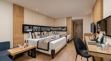 DELPHIN IMPERIAL LARA