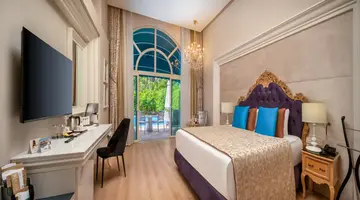 DELPHIN IMPERIAL LARA