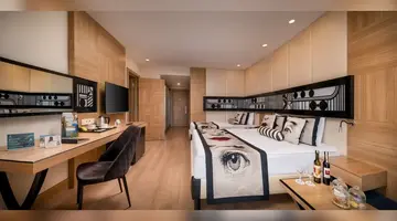 DELPHIN IMPERIAL LARA