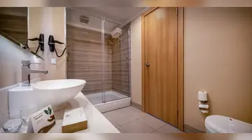 DELPHIN IMPERIAL LARA