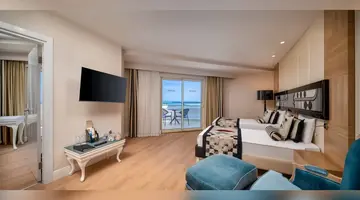 DELPHIN IMPERIAL LARA