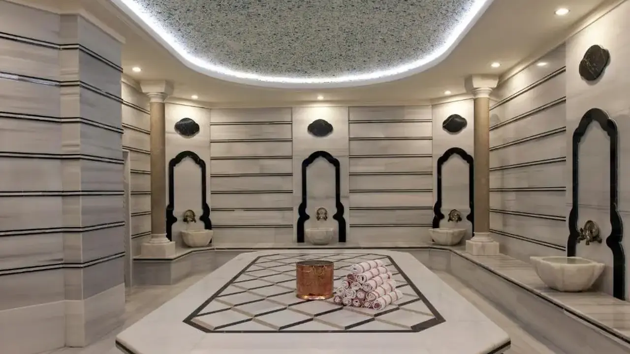 DELPHIN IMPERIAL